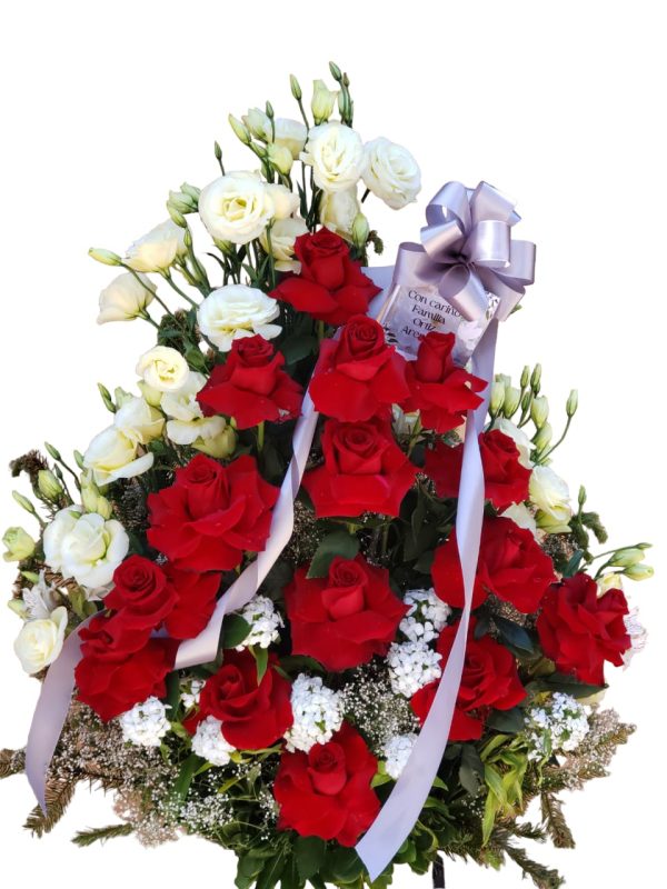 Arreglo floral de rosas y lisianthus
